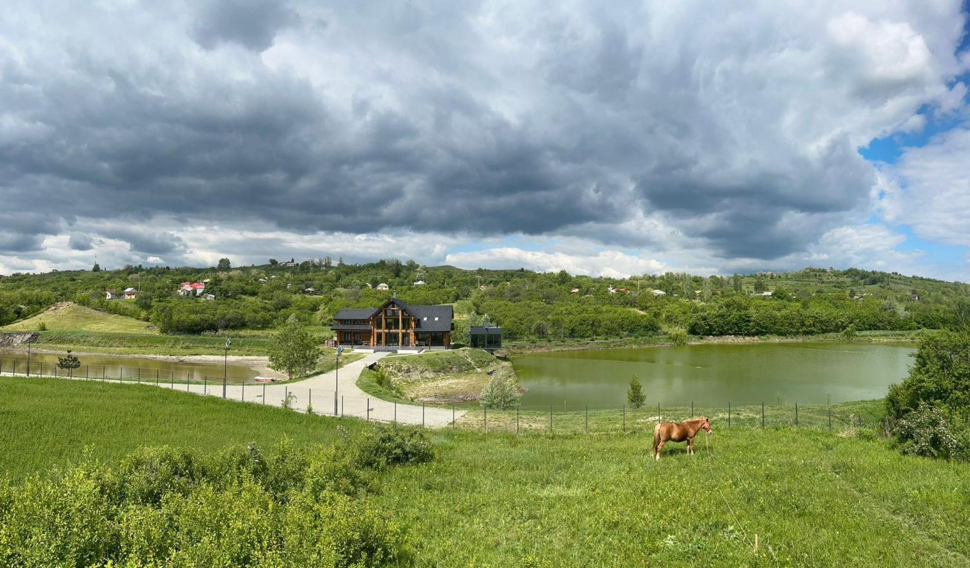 Mountain Lake Jbs Hotel Foksány Kültér fotó